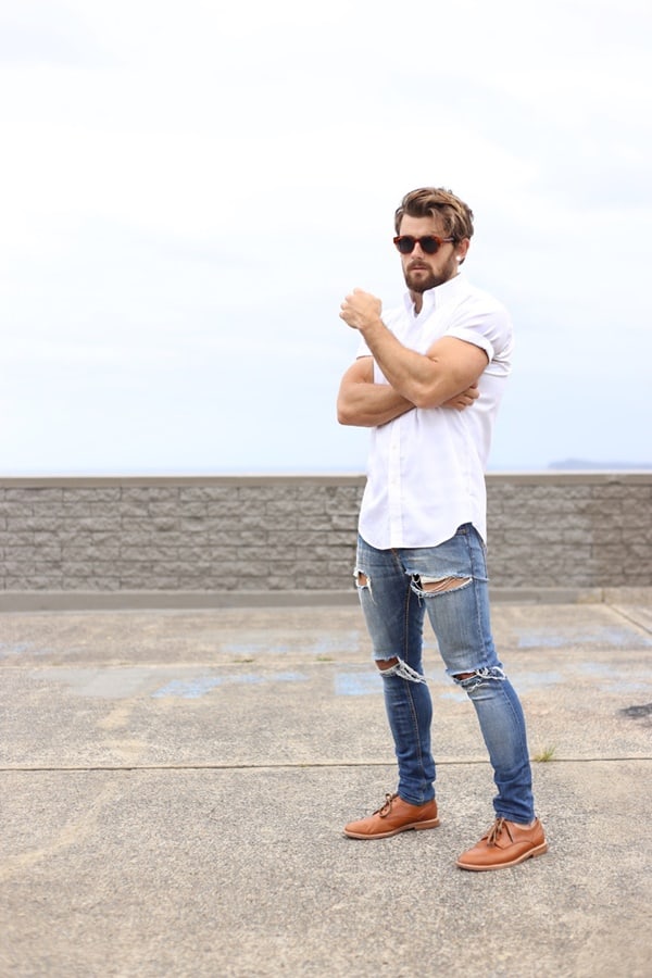 30 Blue Jeans And White Shirt Outfits Ideas For Men