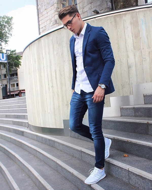 white shoes combination with jeans