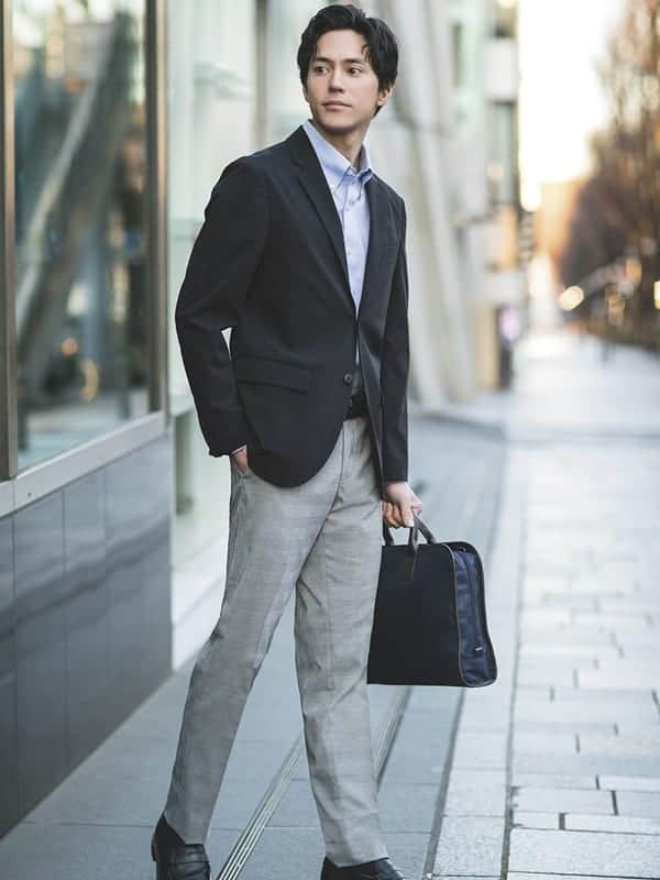 gray pants mens outfit